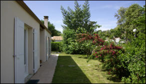 JARDIN DEVANT LA MAISON